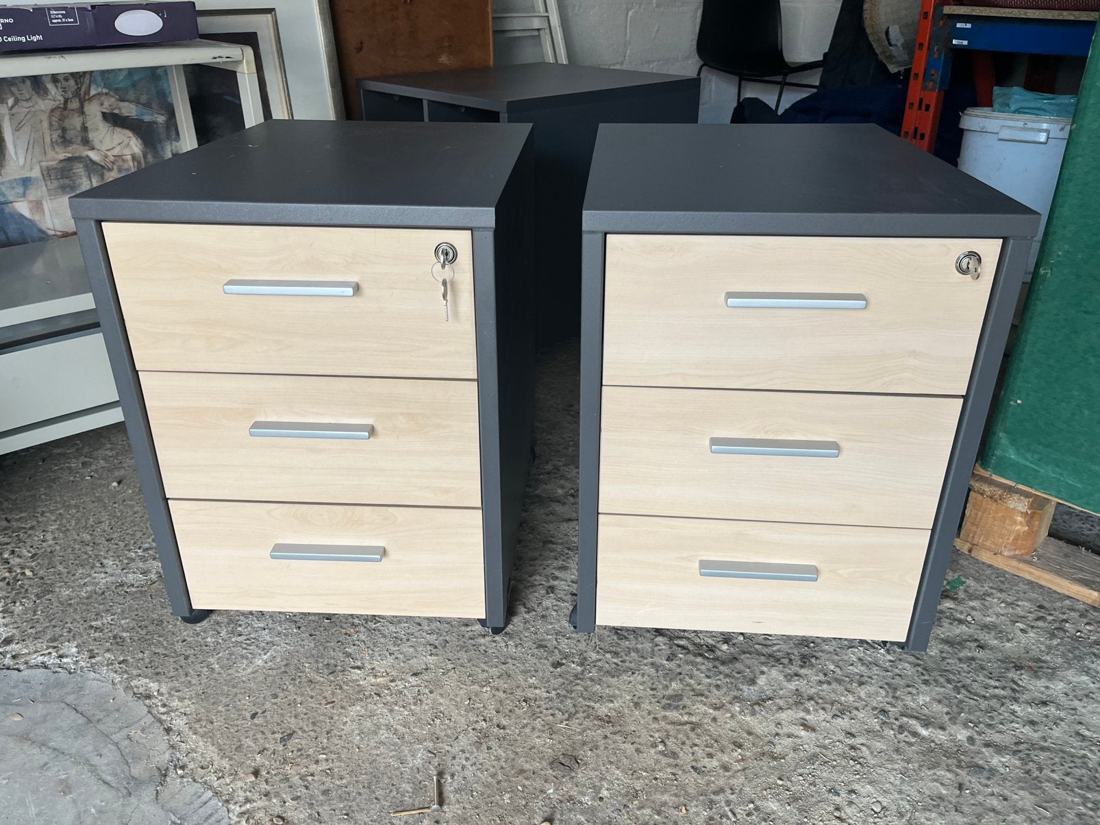 2x Bureau ladeblok met sleutels en wieletjes, Ophalen, Zo goed als nieuw