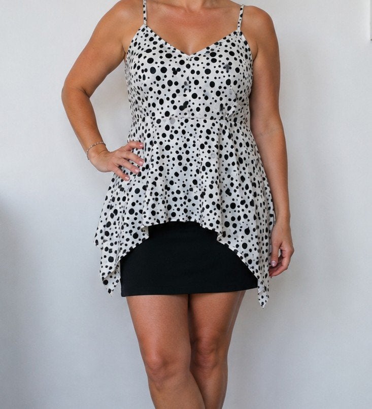 Top En Satin Asymétrique A Pois taille XL neuf avec étiquett, Enlèvement ou Envoi
