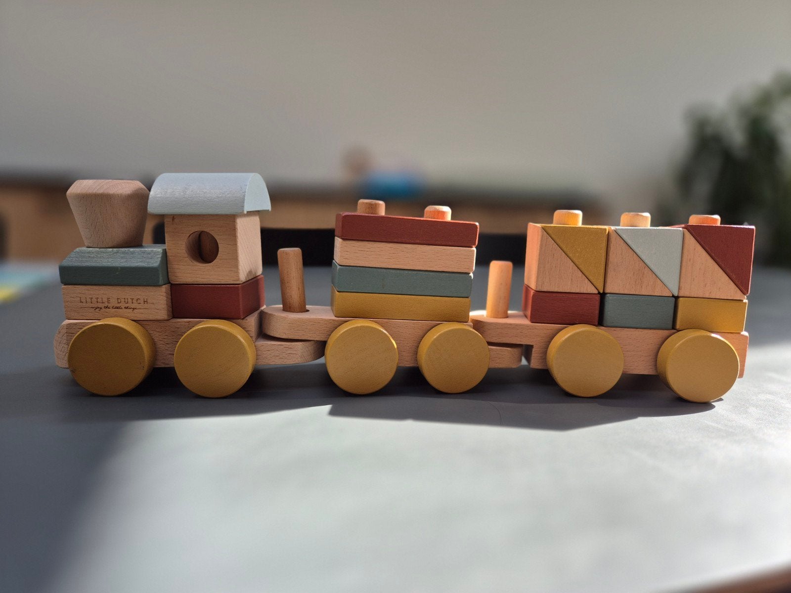 Speelgoedtrein Little Dutch, Ophalen, Zo goed als nieuw, Overige typen, Met wieltjes