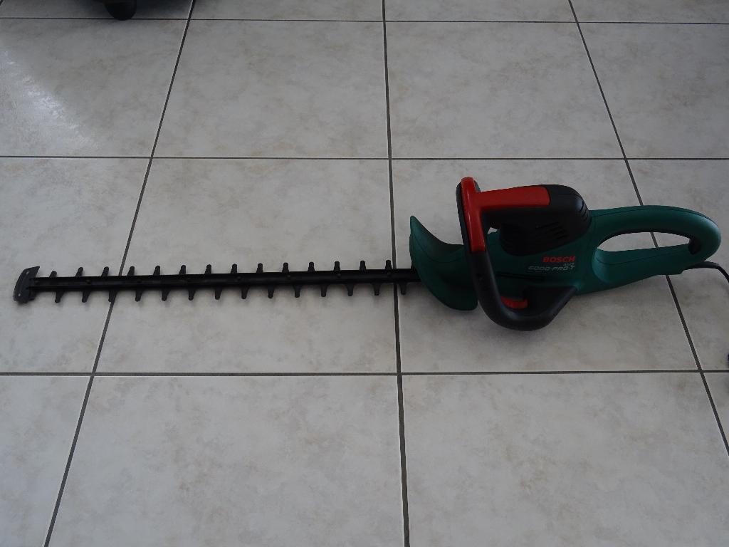 Heggenschaar Bosch 60 cm mesafstand 34 mm., Tuin en Terras, Heggenscharen, Ophalen, Zo goed als nieuw, Elektrisch, BOSCH