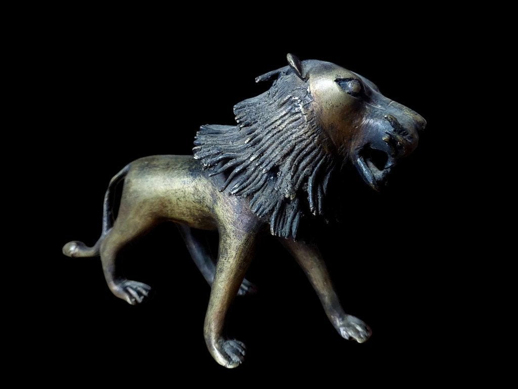 26 cm lange bronzen leeuw uit Benin, Antiek en Kunst, Ophalen, Brons