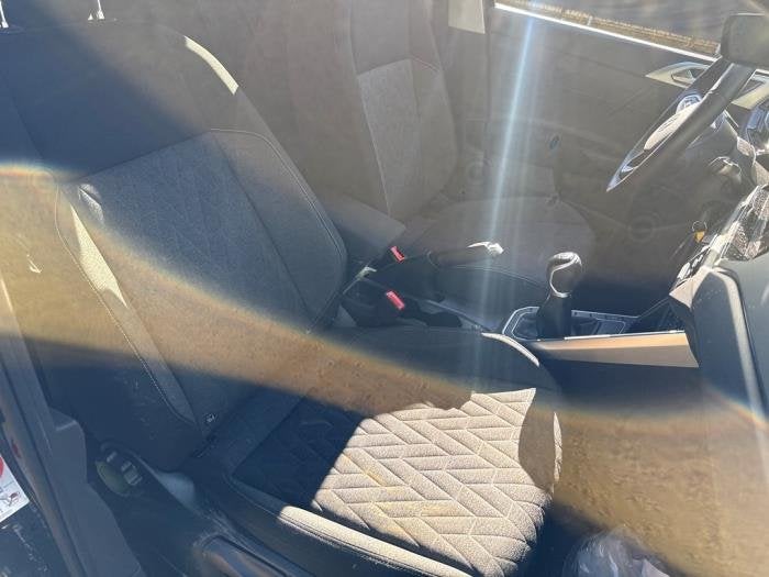 Stoel rechts van een Volkswagen Taigo, Gebruikt, -, Volkswagen, -