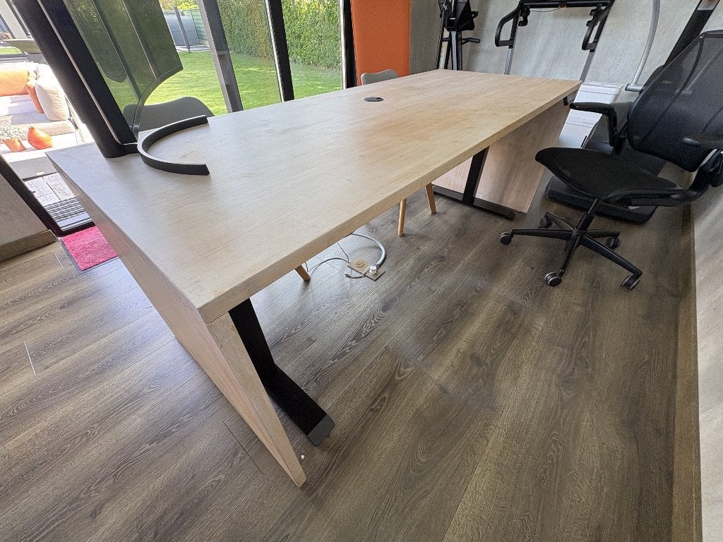 Bureau in de hoogte verstelbaar, Ophalen, Gebruikt