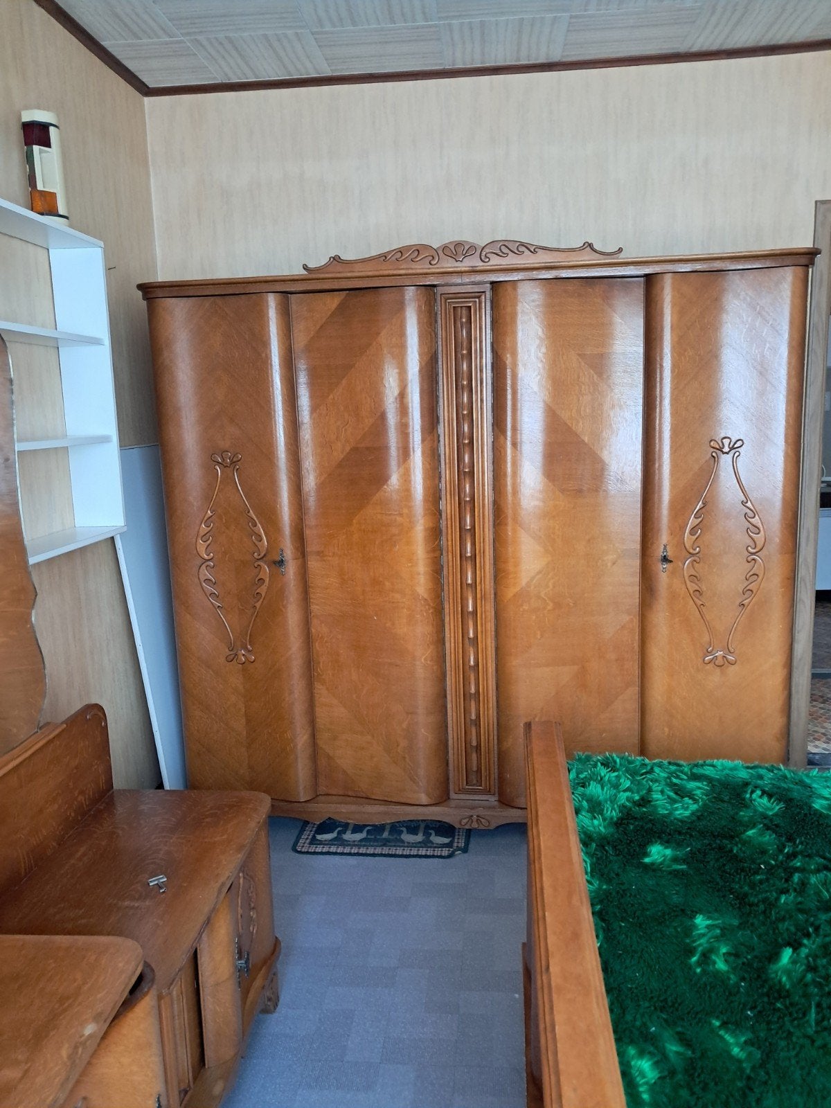 slaapkamerkast en commode met spiegel jaren 60, Ophalen
