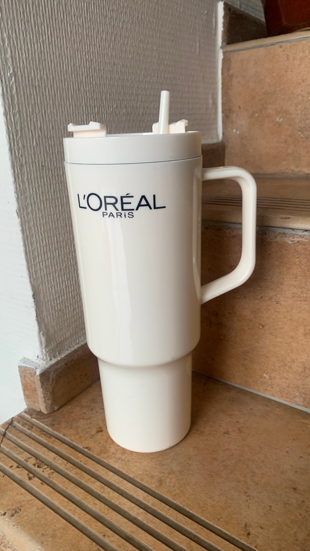 witte L'Oréal Paris tumbler, drinkbeker handvat en rietje., Sports & Fitness, Gourdes d'eau, Enlèvement, Comme neuf
