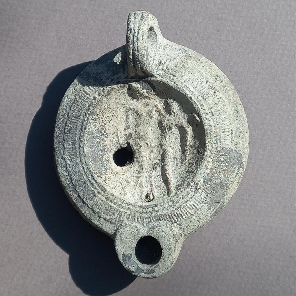 VERKOCHT.   Romeinse rijk. Olielamp.. 1e-2e eeuw, Antiek en Kunst, Ophalen of Verzenden
