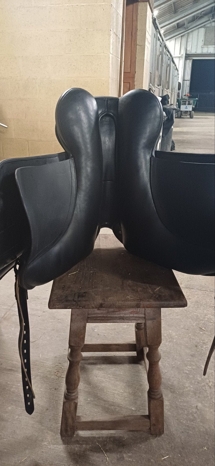 GFS Monarch dressage zadel, Dieren en Toebehoren, Ophalen, L (17.5 inch), Gebruikt, Dressuur