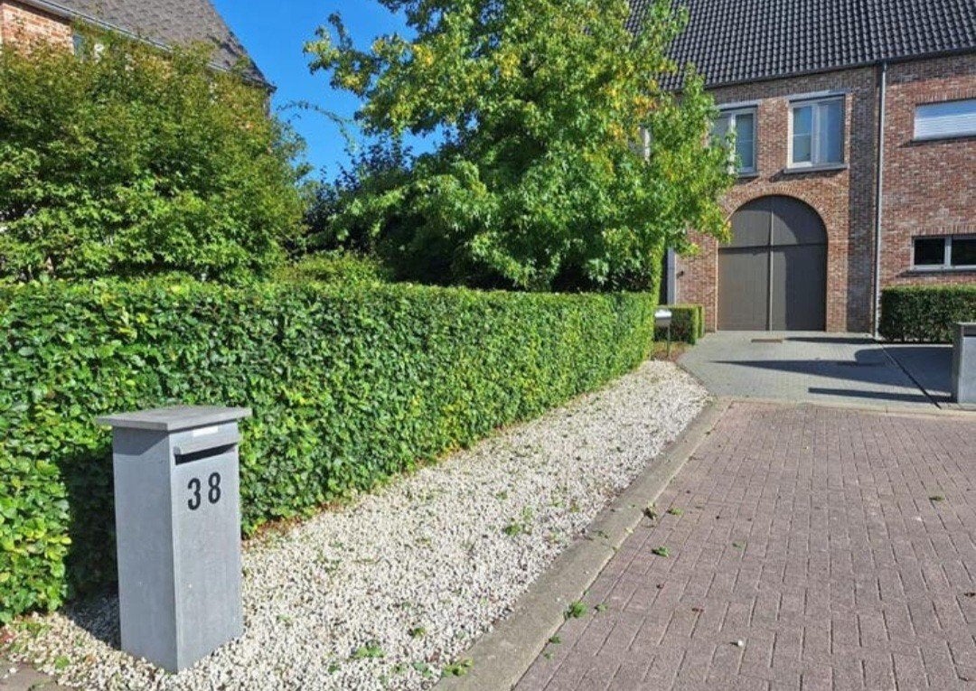 gemotiveerde tiener tuinman, Ophalen