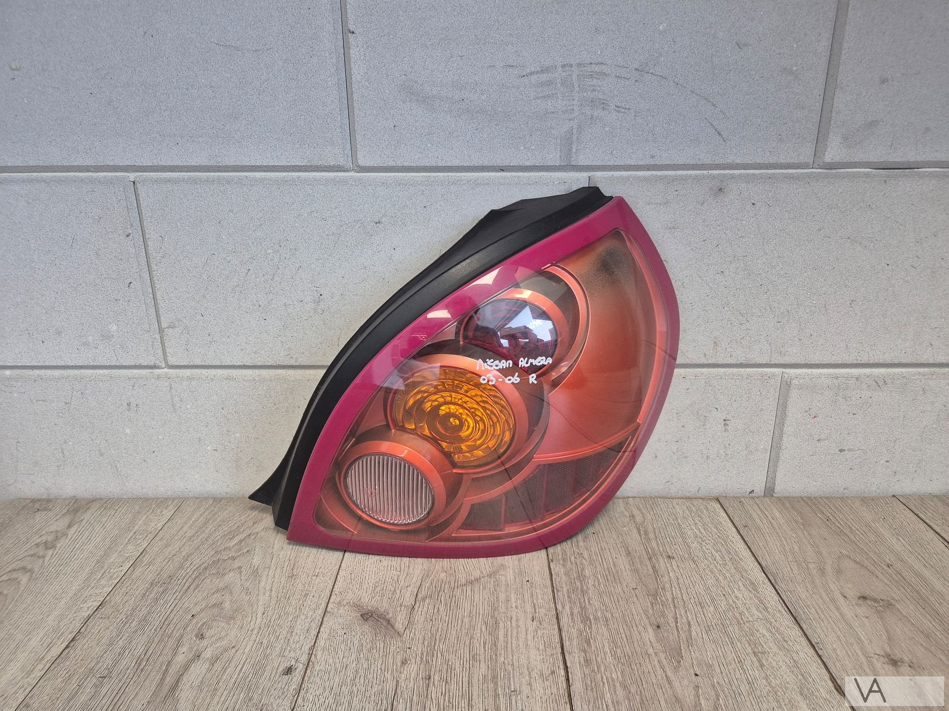 Achterlicht rechts van Nissan Almera hatchback 2003 tot 2006, Gebruikt, -, -, Ophalen of Verzenden