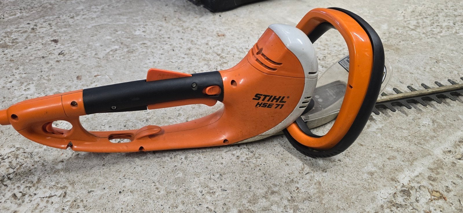 Elektrische haagschaar Stihl, Ophalen
