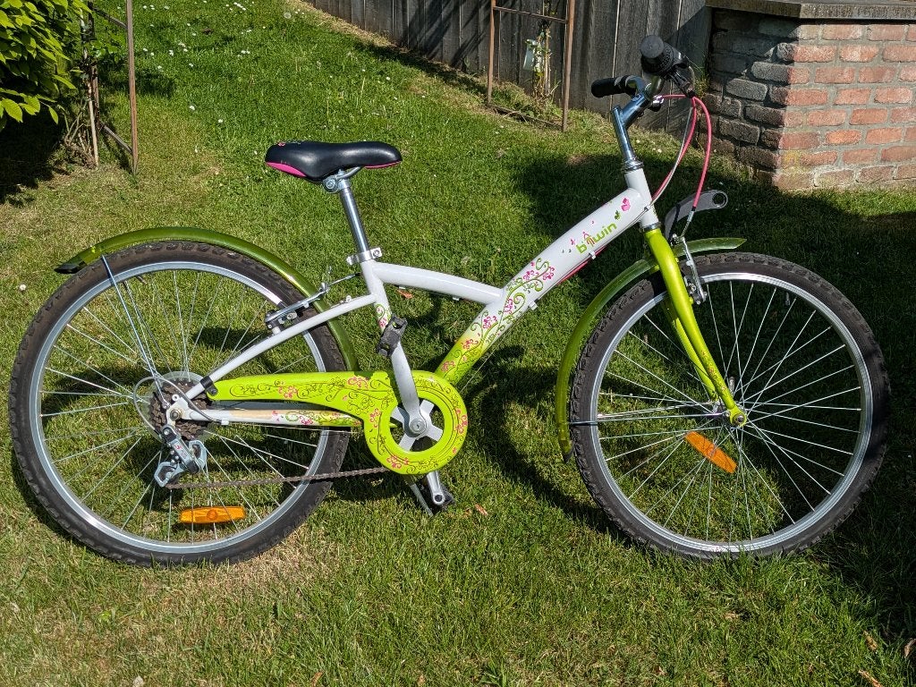 Vélo décathlon fille 26 pouces (9-12 ans), Fietsen en Brommers, Fietsen | Meisjes, Gebruikt, 26 inch of meer, Handrem, Versnellingen