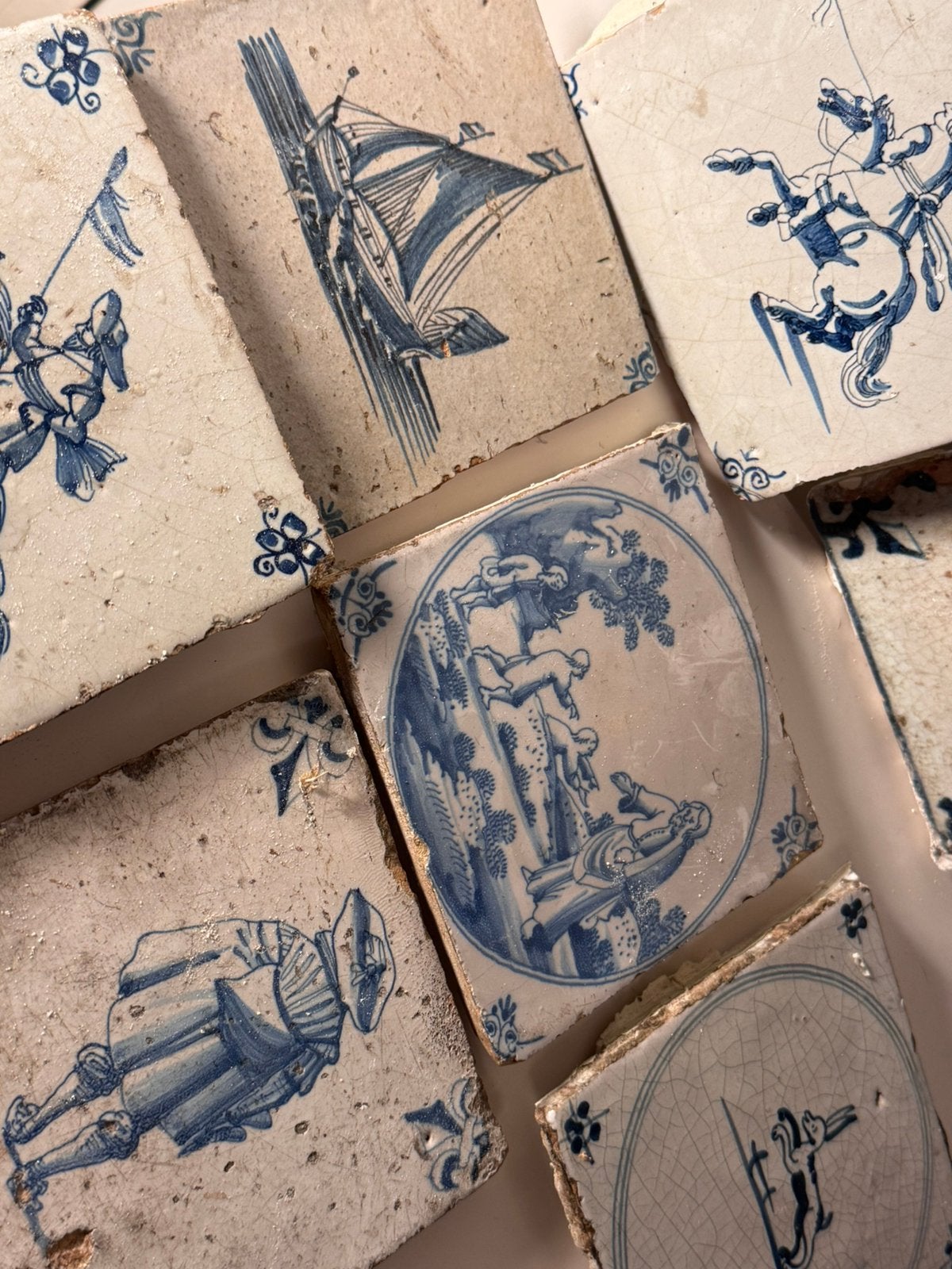 Beaux carreaux muraux hollandais de Delft du XVIIe siècle, Enlèvement ou Envoi