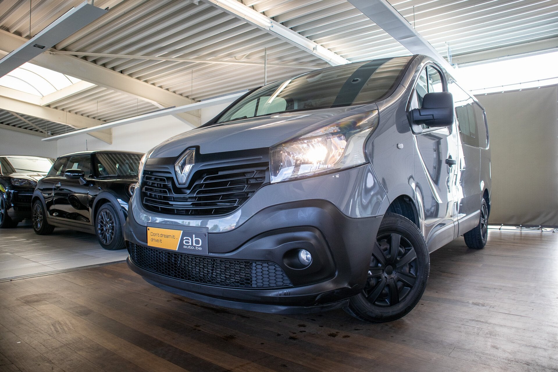 Renault Trafic 5 zitpl, achteruitrijcamera, parkeersensoren, 4 deurs, Traction-control, Bedrijf, https://public.car-pass.be/vhr/d00f2c16-df8d-497e-b68c-361855fe5da8