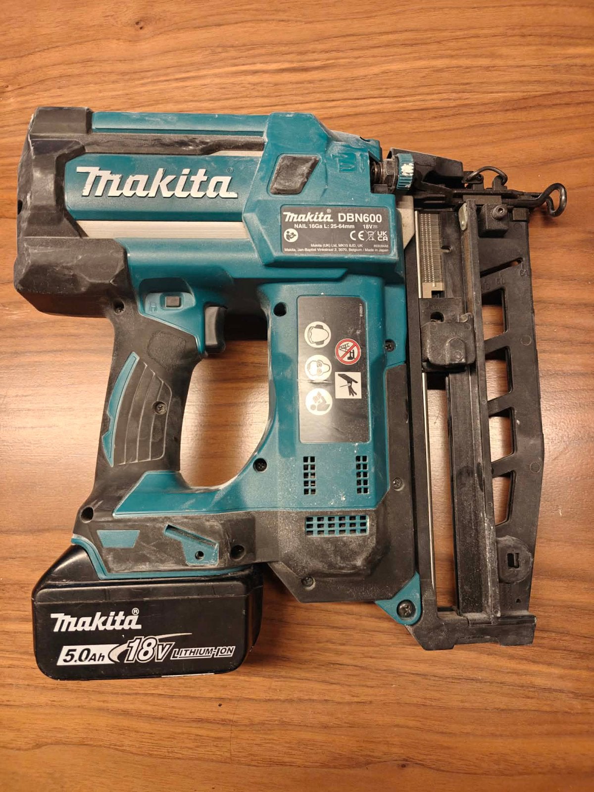 Makita nagelpistool, Ophalen, Gebruikt