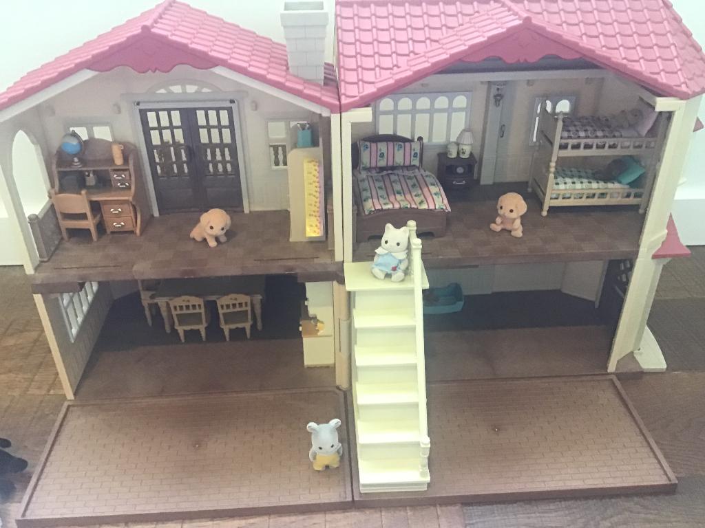 Sylvanian Families Groot familiehuis met meubels, Kinderen en Baby's, Speelgoed | Poppenhuizen, Ophalen, Zo goed als nieuw, Poppenhuis