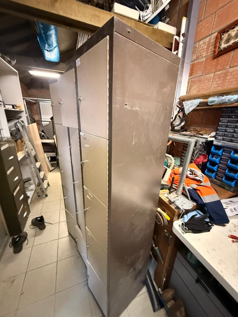 3x 1 rij metale lockerkasten, Ophalen