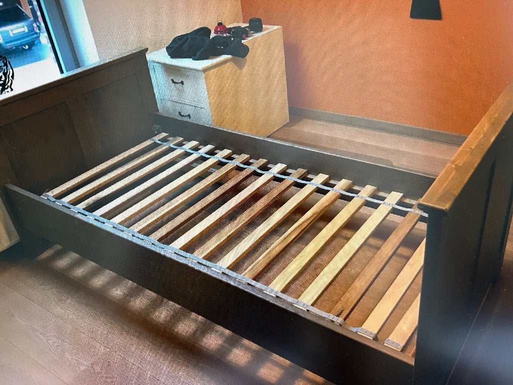 Kinderbed taupe, Ophalen, 85 tot 100 cm, Zo goed als nieuw, Lattenbodem