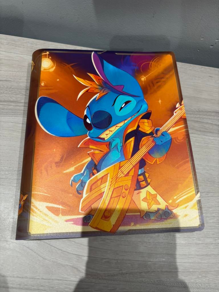 Disney Lorcana Stitch Binder 4 pocket, Ophalen of Verzenden, Zo goed als nieuw
