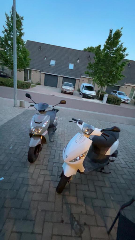 piaggio zip 4 takt  a klasse, Ophalen, Zo goed als nieuw, Piaggio