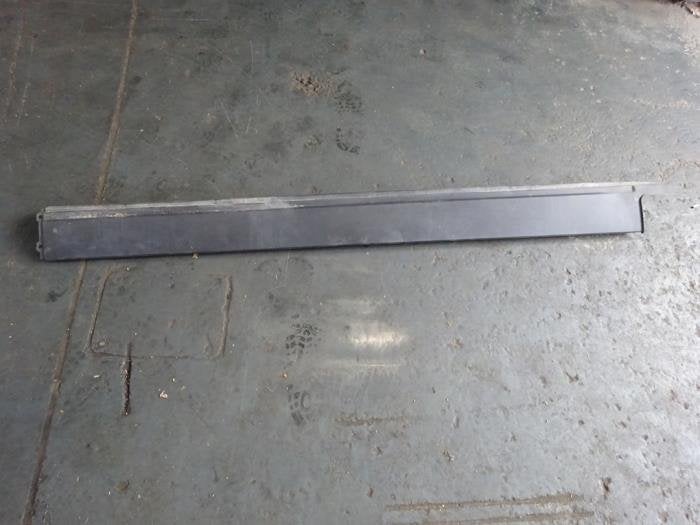 Jupe gauche d'un Landrover Range Rover Sport (820), Land Rover, -, 3 mois de garantie, Utilisé