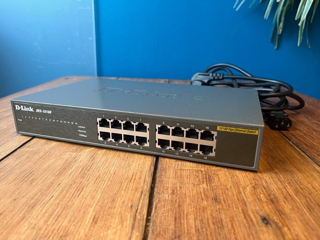 Switch D-Link 16 ports 10/100Mbps, Ophalen of Verzenden, Gebruikt
