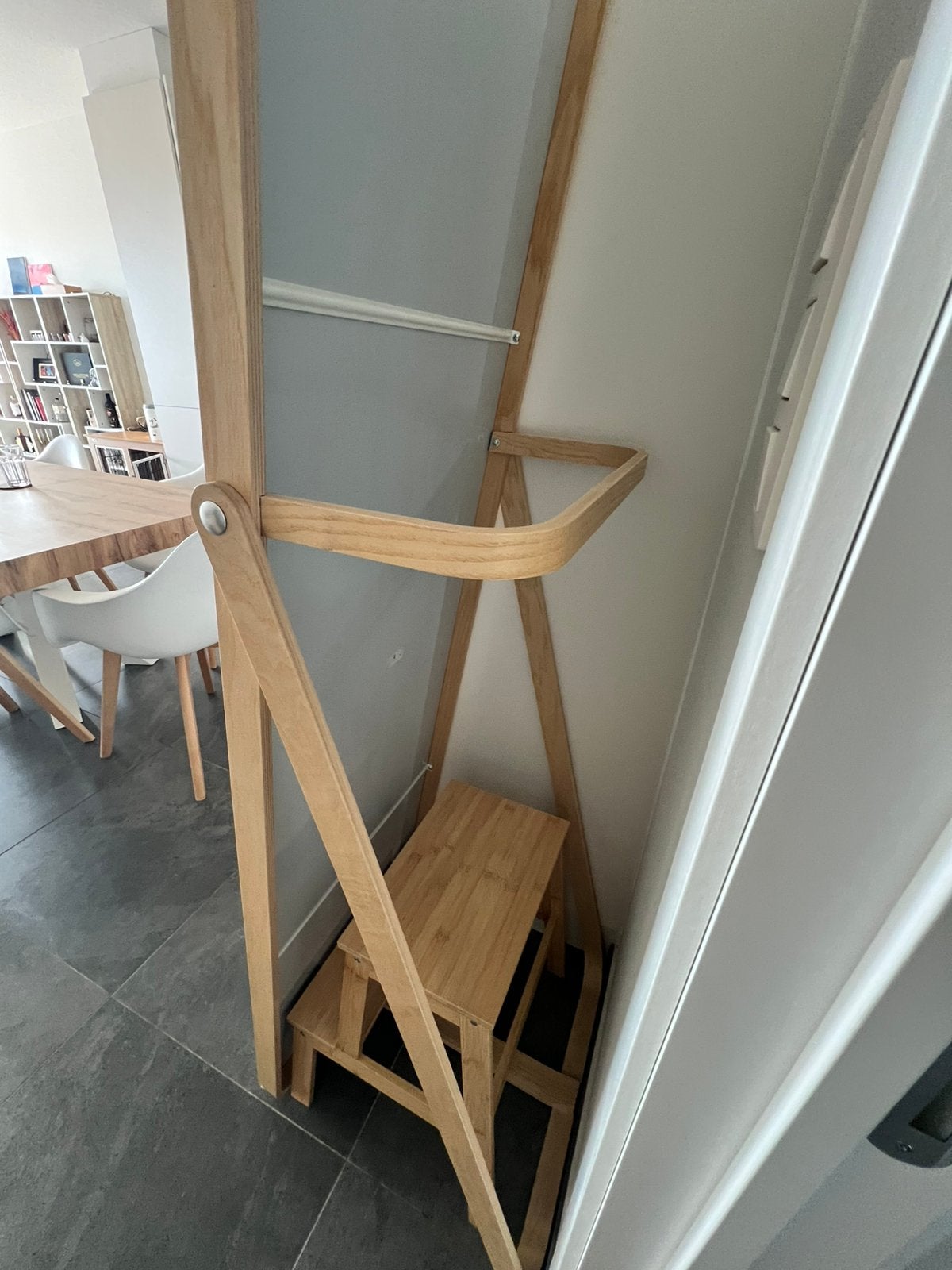 Miroir sur pied IKEA IKORNNES — bois de frêne — 52 x 167 cm, Maison & Meubles, Comme neuf, 50 à 75 cm, Rectangulaire, 150 à 200 cm