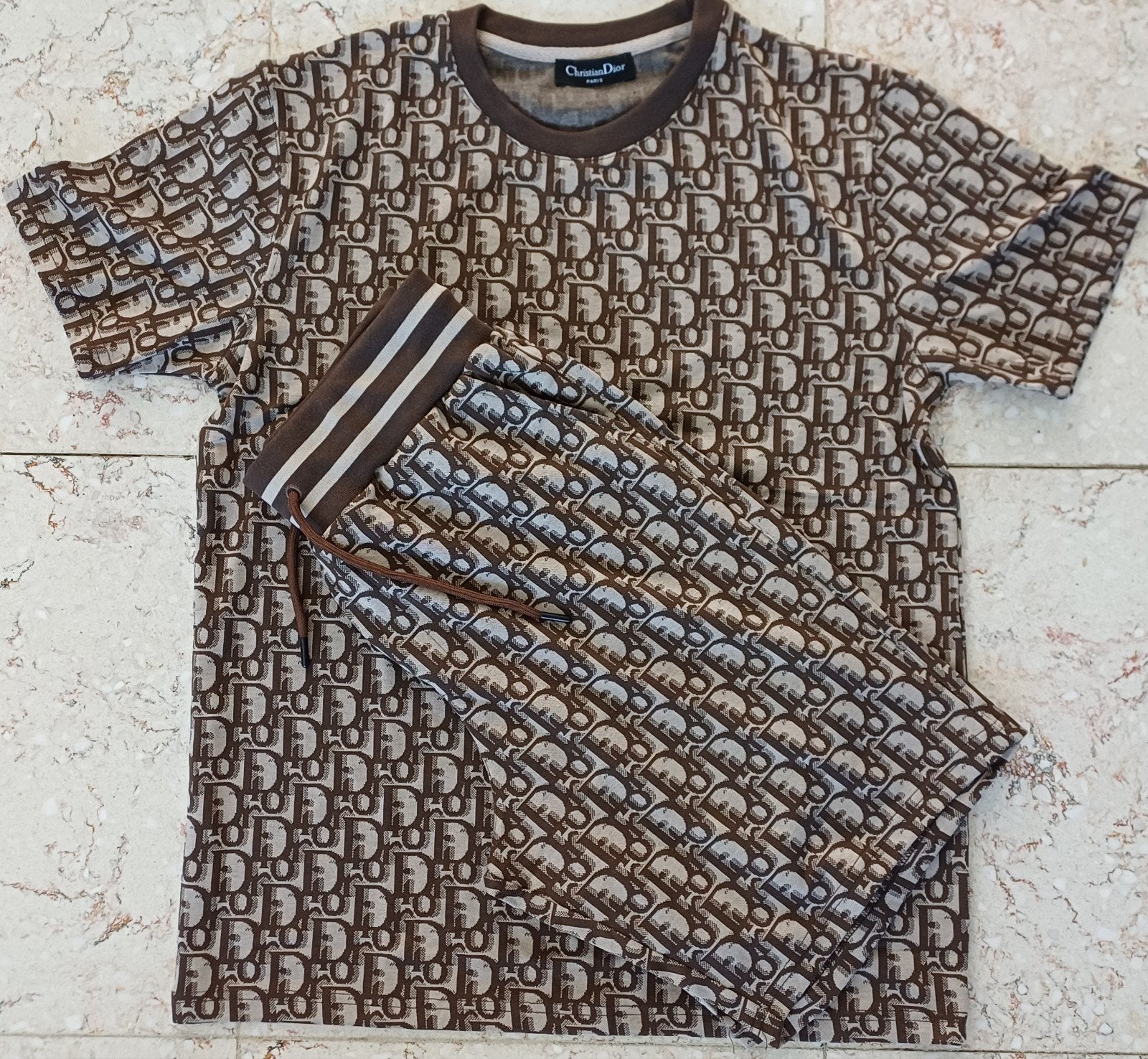 Zomer setjes Dior en T,shirt  Prada Stones Lacoste Amy Kenzo, Vêtements | Hommes, Vêtements de bain & Maillots de bain, Enlèvement ou Envoi