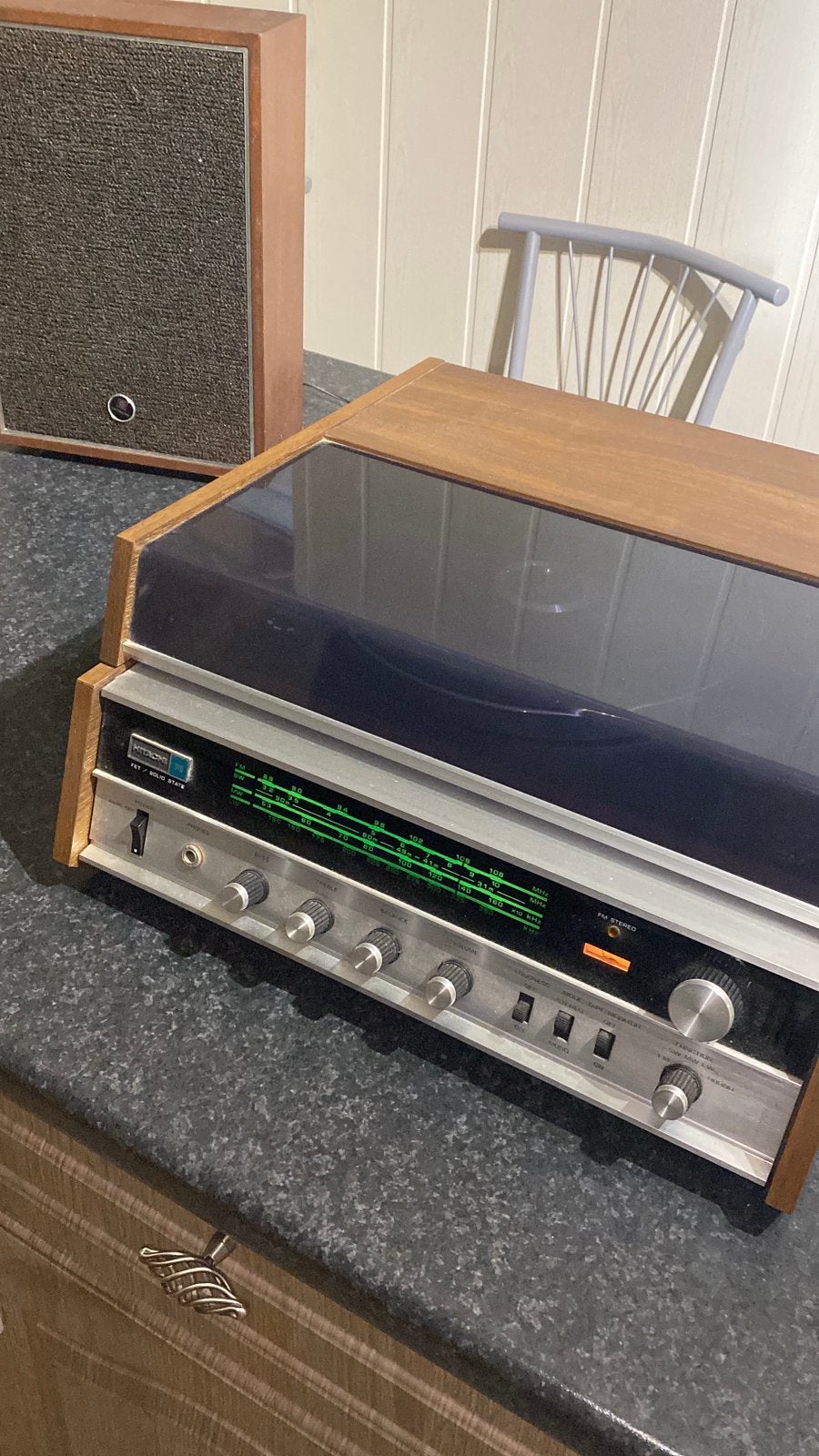 Hitachi 310 radio/platenspeler, Enlèvement