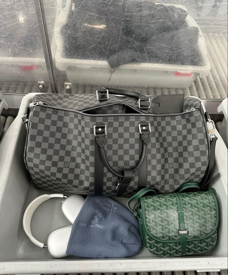 Louis Vuitton, Bijoux, Sacs & Beauté, Enlèvement