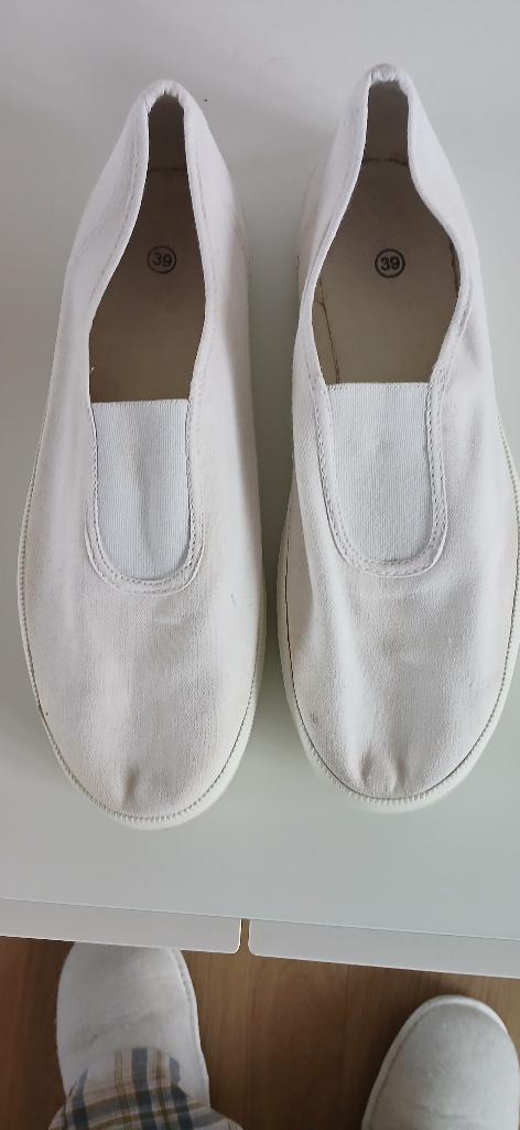 Sandale de gym, Sports & Fitness, Gymnastique, Comme neuf, Enlèvement, Blanc, Chaussons de gymnastique