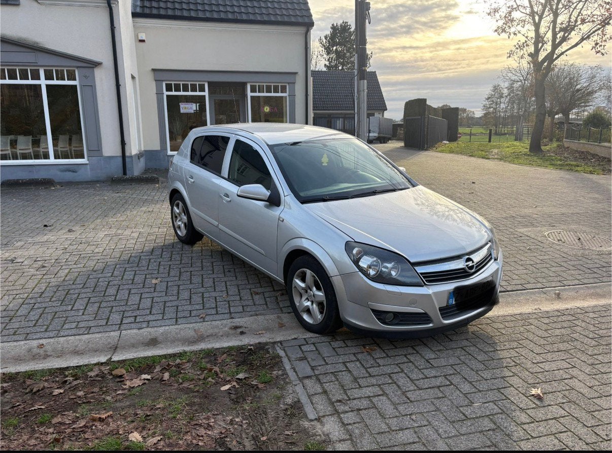 Opel Astra, Auto's, Stof, Zwart, 5 deurs, Particulier