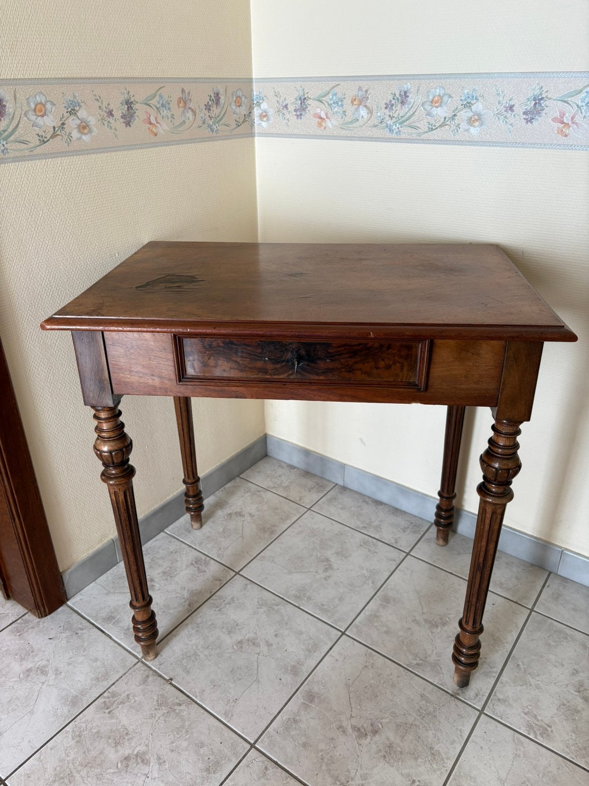 Bureau ancien en bois avec tiroir (vers 1900) et chaise, Enlèvement
