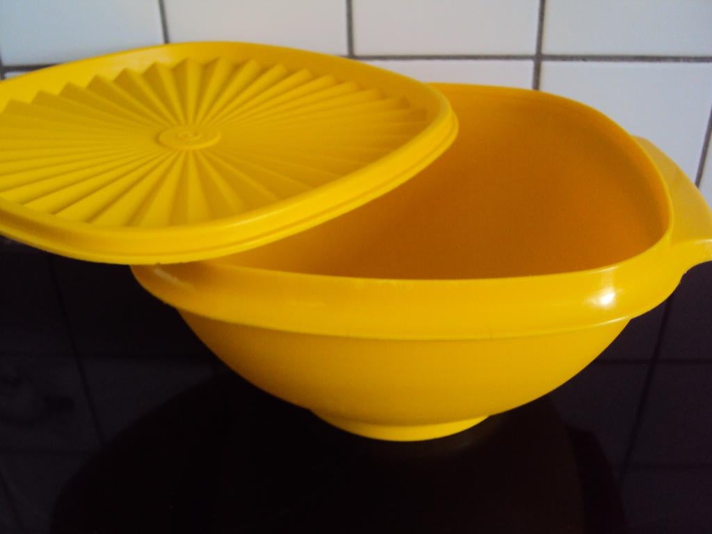 Tupperware, retro vierkante, geel-okerkleurige voorraaddoos*, Huis en Inrichting, Keuken | Tupperware, Ophalen of Verzenden, Geel