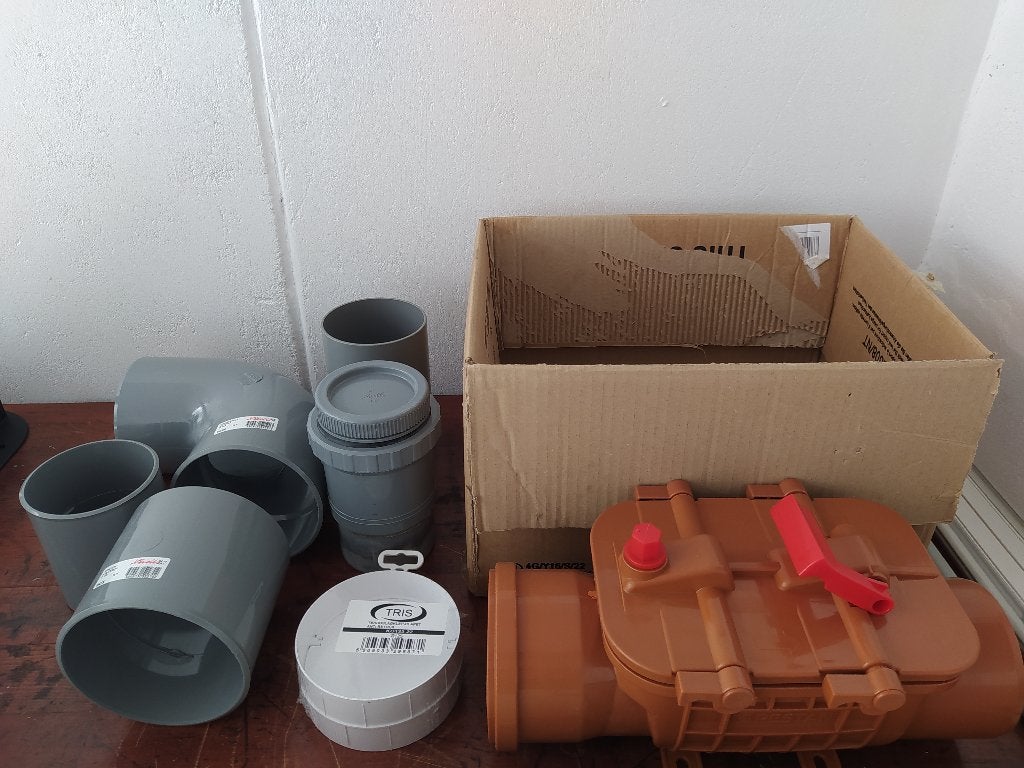 lot divers coudes raccord anti retour, Bricolage & Construction, Neuf, 80 mm ou plus, PVC, Enlèvement