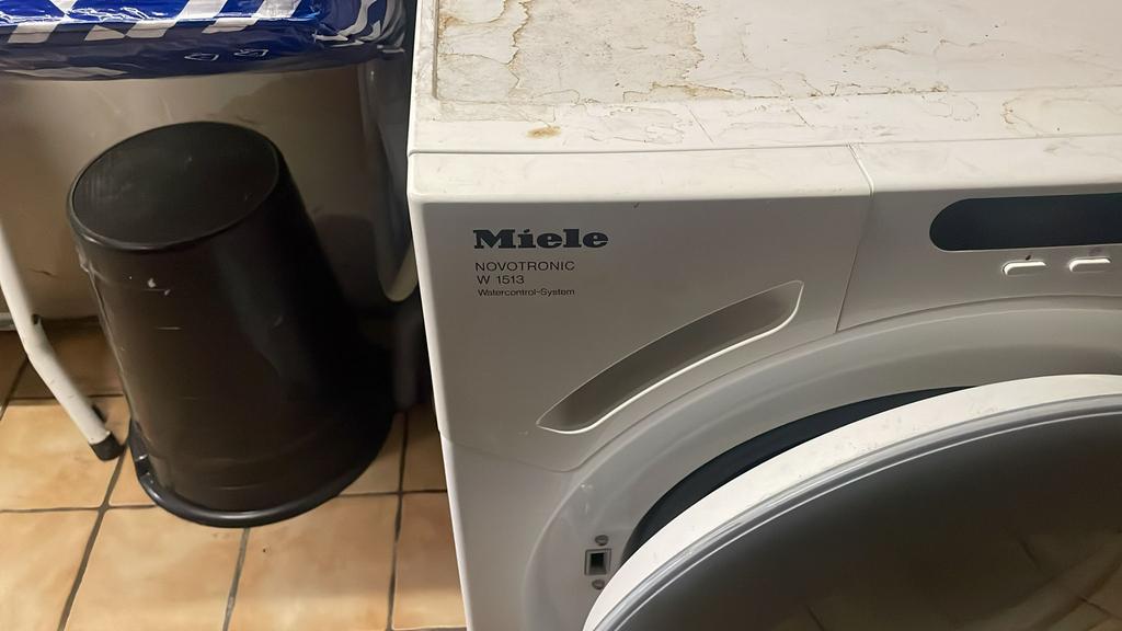Miele novotronic W1513 wasmachine, Elektronische apparatuur, Wasmachines, Ophalen, Gebruikt, Handwasprogramma, Voorlader