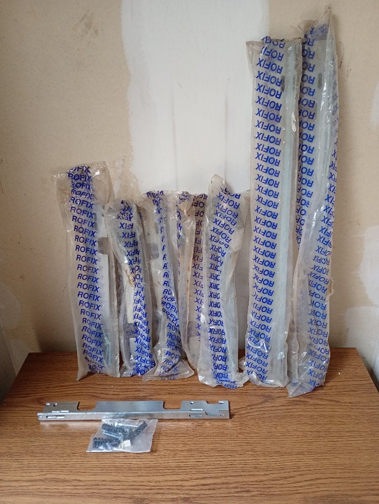 Lot van 8 rofix radiator wandbeugels nieuw in verpakking, Ophalen, Nieuw, Overige typen