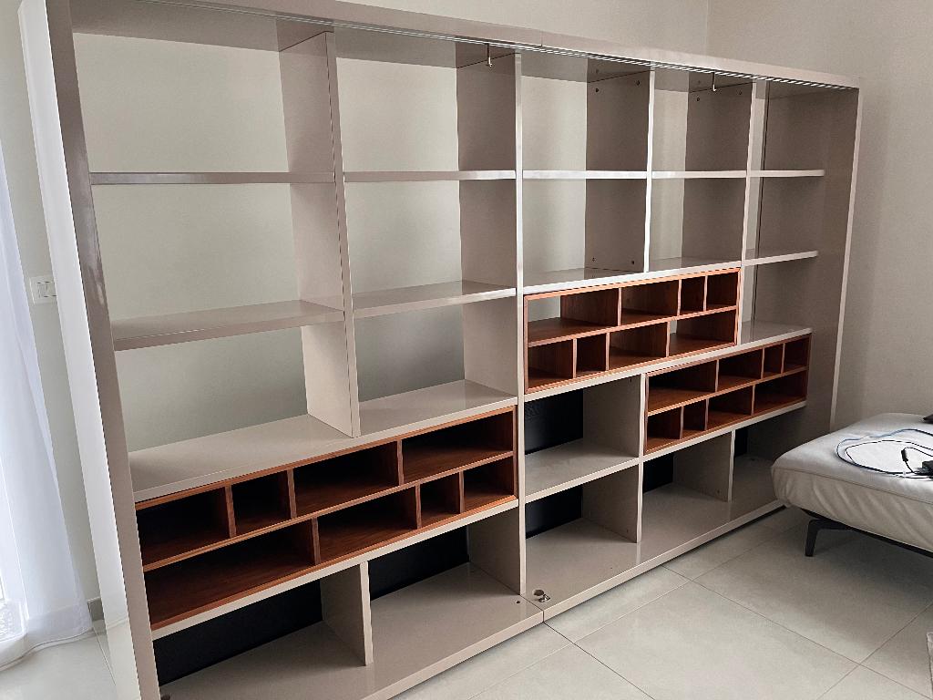 wand kast merk Calligaris Noten en glans, Ophalen, Zo goed als nieuw, Design