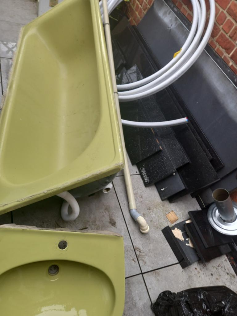 metalen bad+aardewerken wasbak en plank, Huis en Inrichting, Badkamer | Badkamermeubels