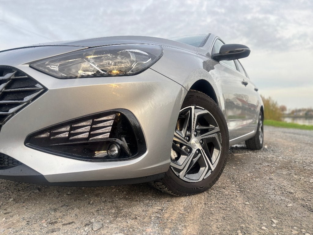 HYUNDAI I30 BENZINE 2024 18000 KM TOPSTAAT VELE OPTIES, Voorwielaandrijving, 1000 cc, USB, Zilver of Grijs