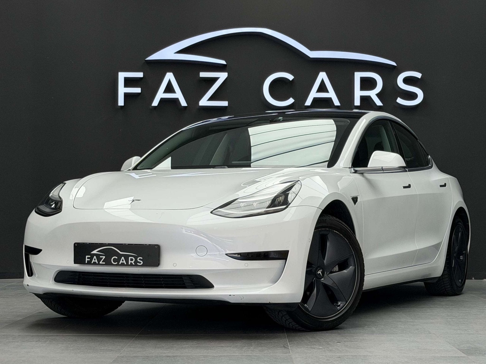 Tesla Model 3 * Réservé * (automatique), Cuir, 4 portes, Noir, Automatique