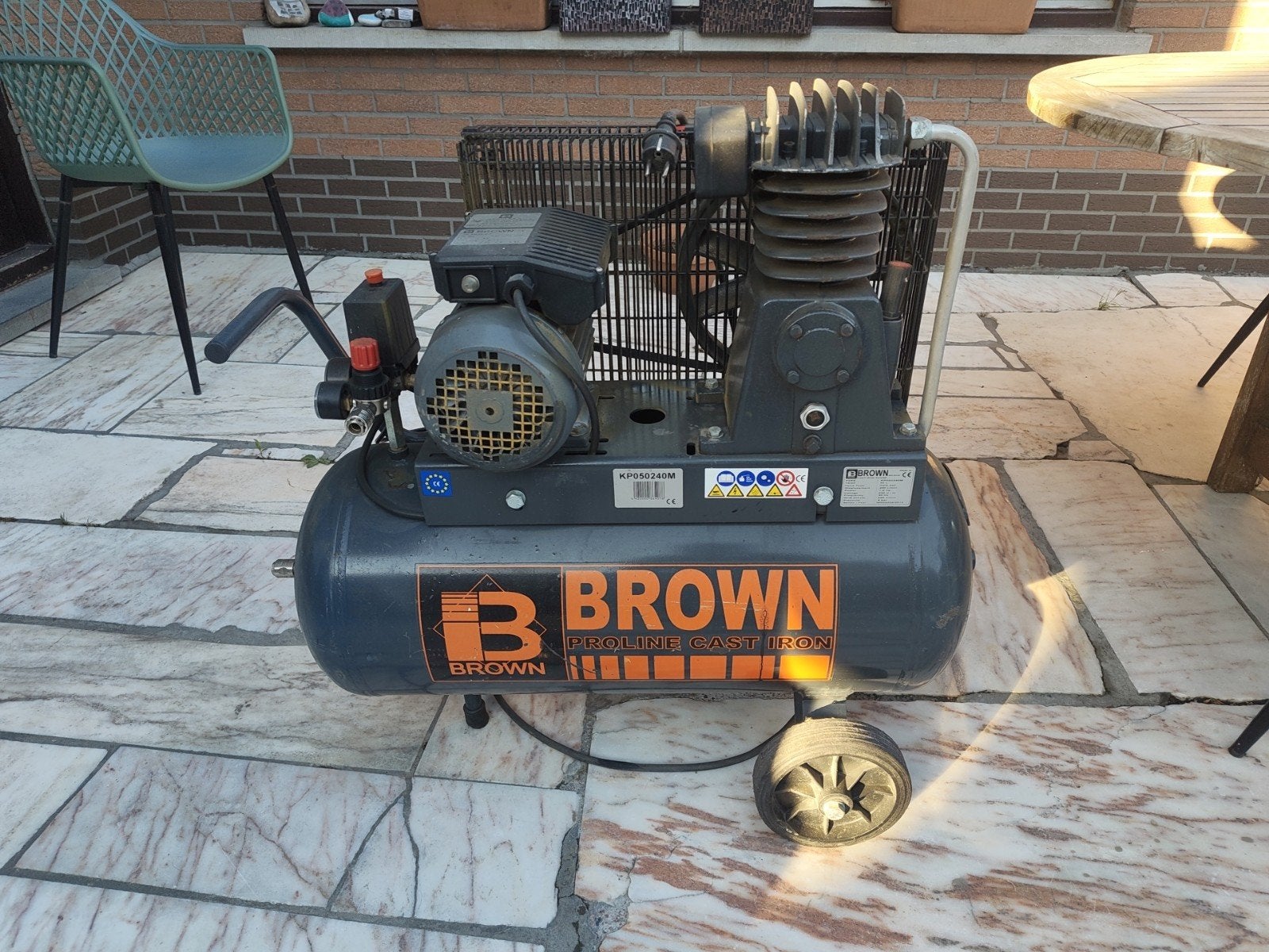 compressor Brown, Doe-het-zelf en Bouw, Compressors, 25 tot 100 liter, Ophalen, Gebruikt, 6 tot 10 bar
