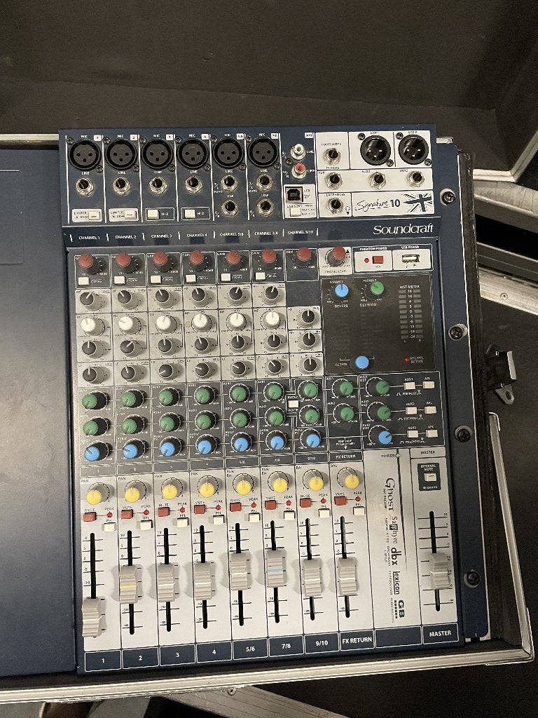 Soundcraft Signature 10 Mixer met Flightcase, Muziek en Instrumenten, Ophalen of Verzenden, Gebruikt, 5 tot 10 kanalen, Microfooningang
