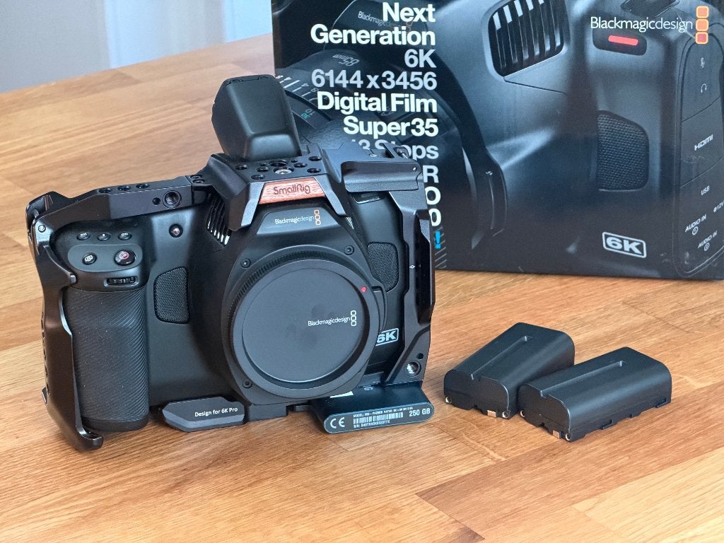 Blackmagic Pocket Cinema Camera 6KPro  + EVF + Smallrig, Ophalen, Zo goed als nieuw, Camera, Overige merken