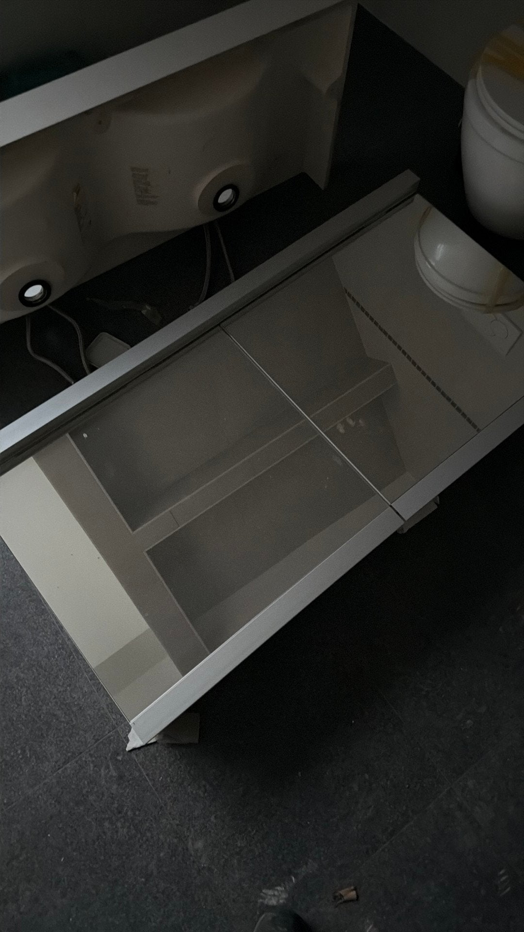 Gratis: dubbele lavabo en spiegel, Huis en Inrichting, Badkamer | Badkamermeubels, Ophalen, Gebruikt