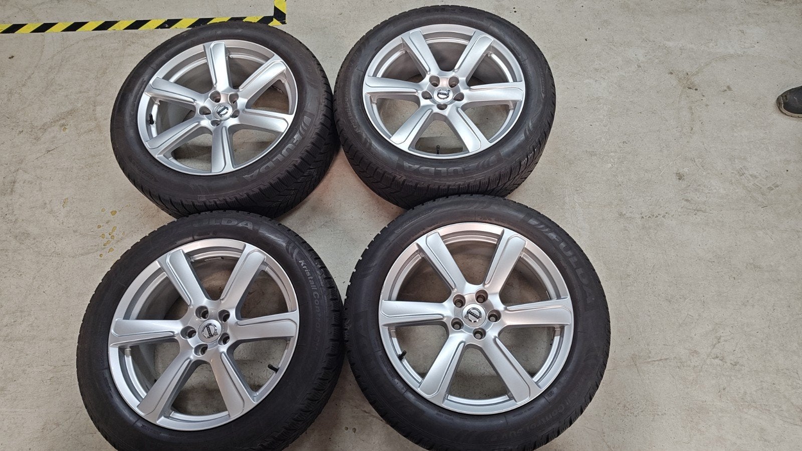 Volvo XC90 winterwielen, Gebruikt, Banden en Velgen, Winterbanden, 235 mm