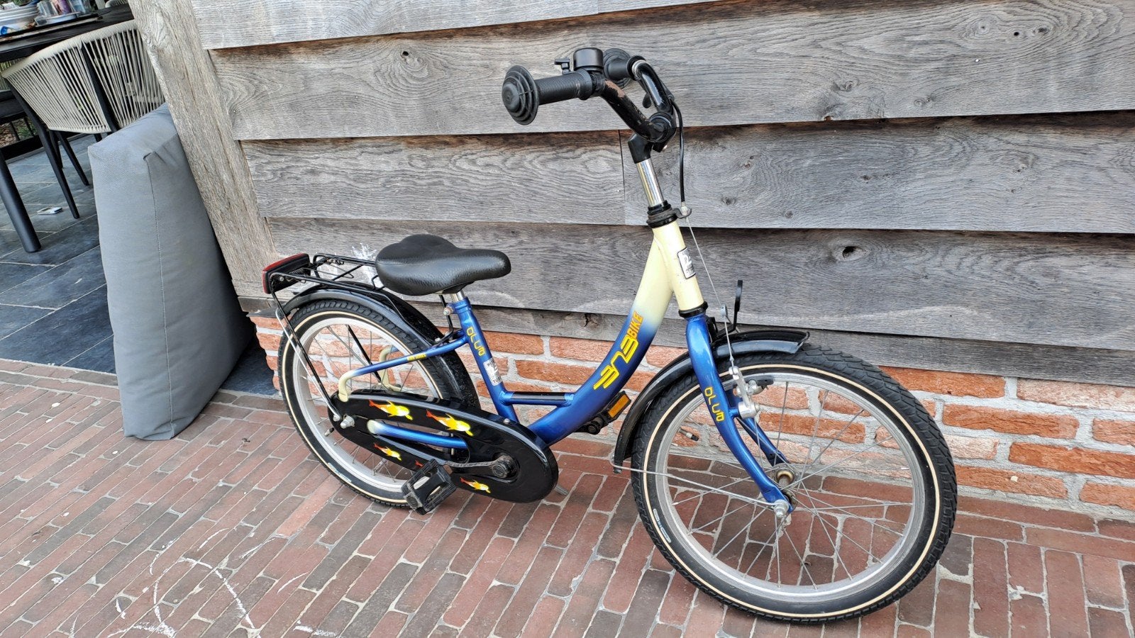 Goeie meisjesfiets maat 18 te koop
Fiets is volledig in ord, Fietsen en Brommers, Ophalen, Gebruikt, Terugtraprem