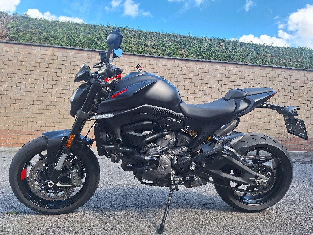 Ducati Monster Plus 937 en parfait état avec garantie, Motos, Motos raes, Permis Moto A, Entreprise, Occasion