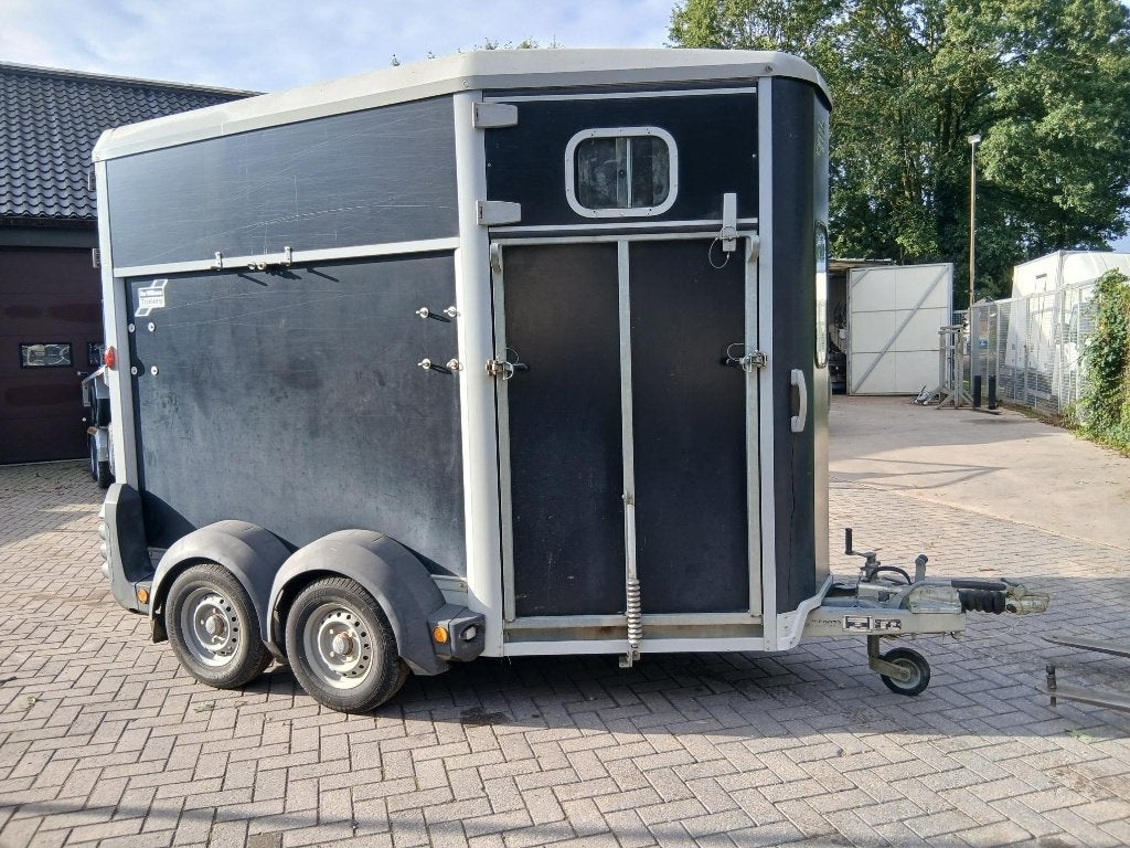 Ifor Williams 2 paardentrailer HB506 + vooruitloop, Dieren en Toebehoren, Ophalen