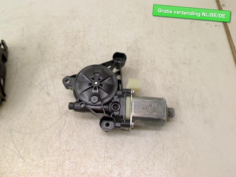 MOTEUR LEVE VITRE ELECTRIQUE AVANT GAUCHE Audi (5Q0959801B), Auto-Union-Straße  1,
85057  Ingolstadt, DE, Info@audi.de, Audi, Utilisé