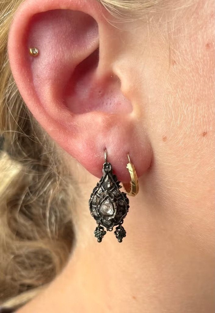 Diamanten fraai set gouden oorbellen antiek dame briljant, Ophalen of Verzenden, Oorbellen, Met edelsteen